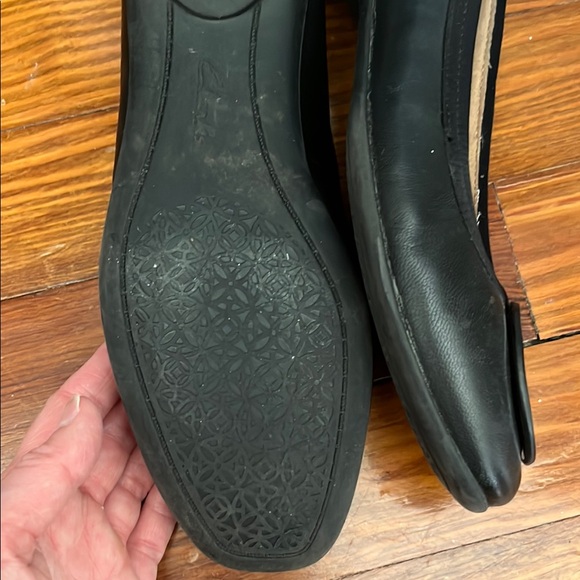 Clarks Women's Black Flats - Picture 2 of 3
